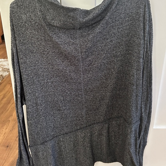 Free People off the shoulder Top - Picture 2 of 2